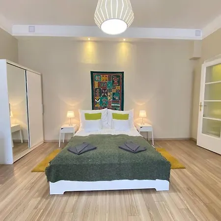 Апартаменты Orangehomes One Bedroom Comfy *